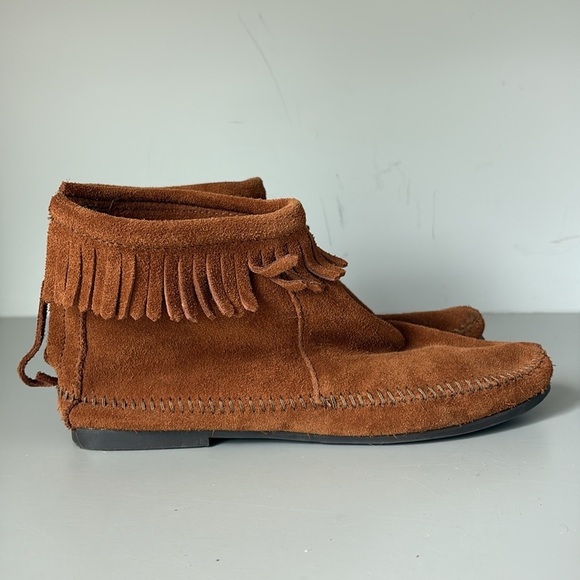 Minnetonka Back Zip Ankle Booties Size 8 - Picture 3 of 9